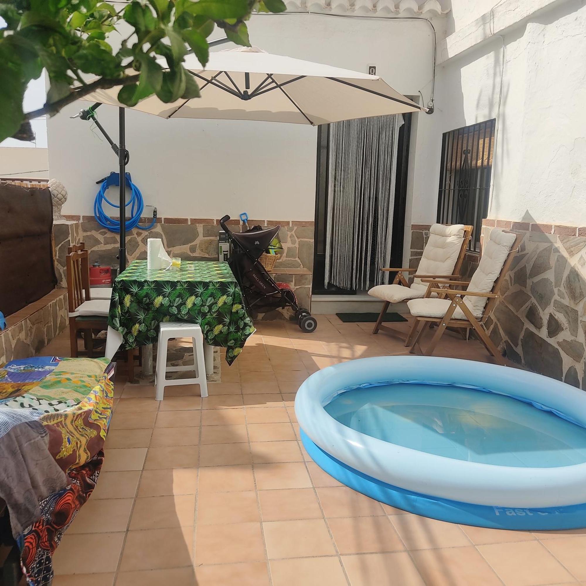 Acogedora Casa Familiar Con Patio