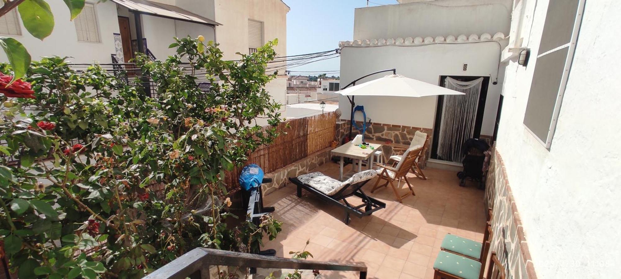 Acogedora Casa Familiar Con Patio